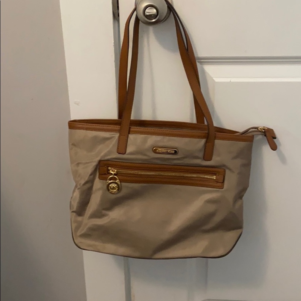 Micheal Kors purse